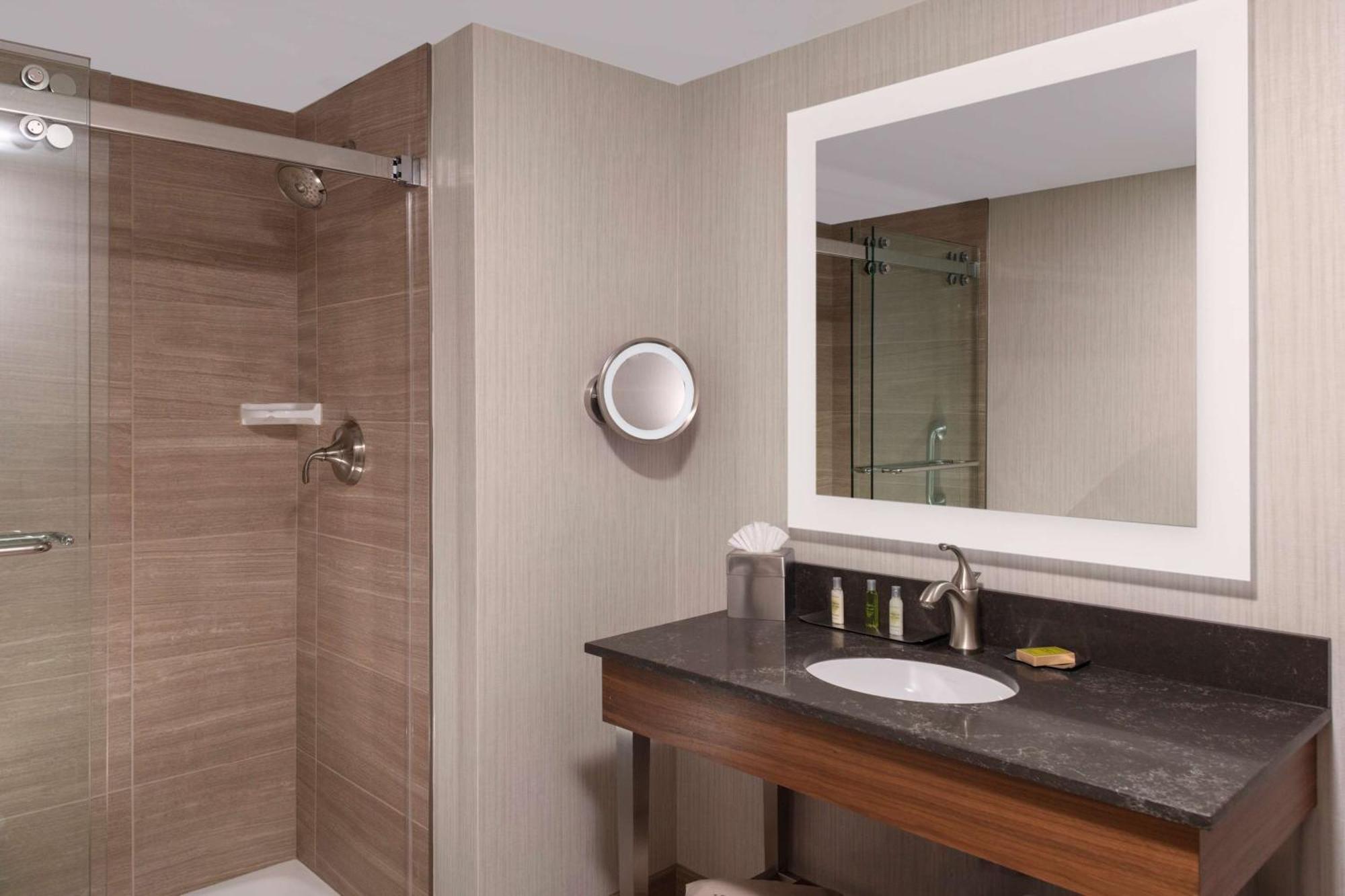 Doubletree By Hilton Hotel Burlington Vermont Extérieur photo